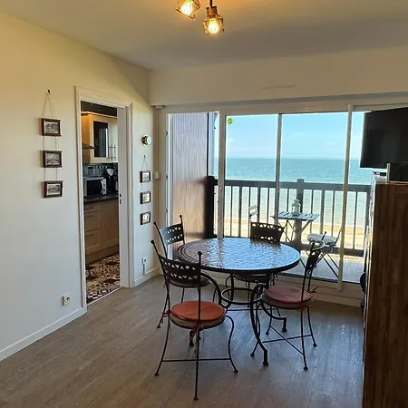 Apartment En Bord De Avec Balcon Et Vue Imprenable, Acces Direct - Fr-1-487-317 *
