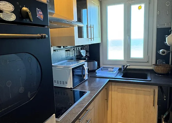 En Bord De Avec Balcon Et Vue Imprenable, Acces Direct - Fr-1-487-317