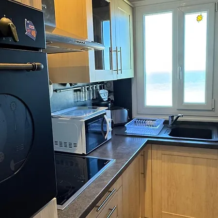 En Bord De Avec Balcon Et Vue Imprenable, Acces Direct