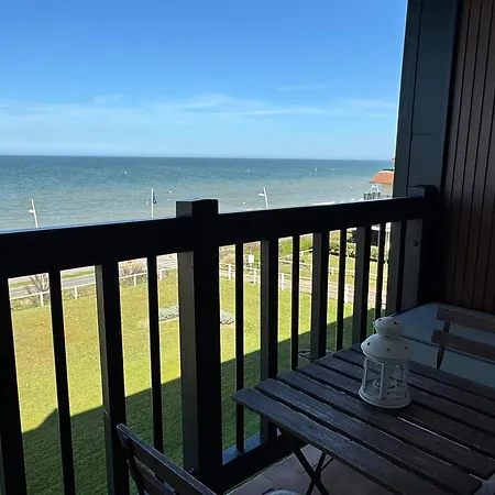En Bord De Avec Balcon Et Vue Imprenable, Acces Direct *