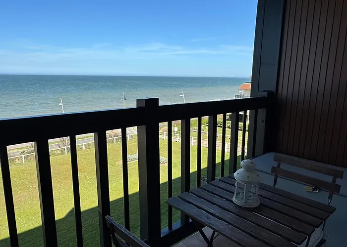 En Bord De Avec Balcon Et Vue Imprenable, Acces Direct - Fr-1-487-317 *