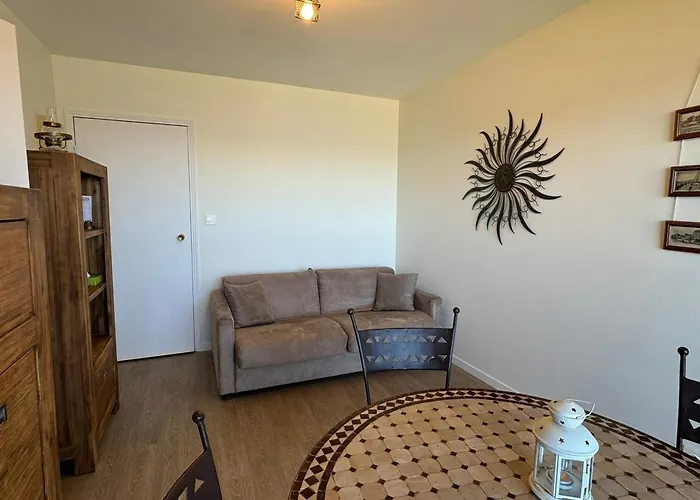 En Bord De Avec Balcon Et Vue Imprenable, Acces Direct - Fr-1-487-317